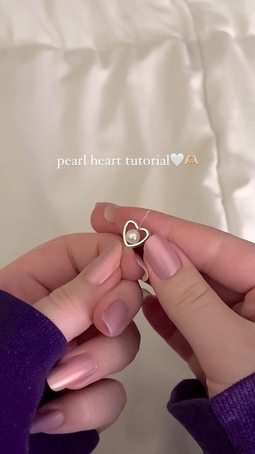 cassandra ♡ on Instagram: "tut for the pearl heart🤍 hope this helps! #reels#reel#igreels#tutorial #cutekeychain #keychains #charms #phonecharm #phonecharms #cutejewelry #jewelry #handmadejewelry #handmadejewllery #handmade#jewellerybusiness #keychain #beadedkeychain #beads" Pearl Keychain Diy, Pearl Keychain, Handmade Keychains, Pearl Heart, Cute Keychain, Diy Keychain, Beaded Keychains, The Pearl, Phone Charm