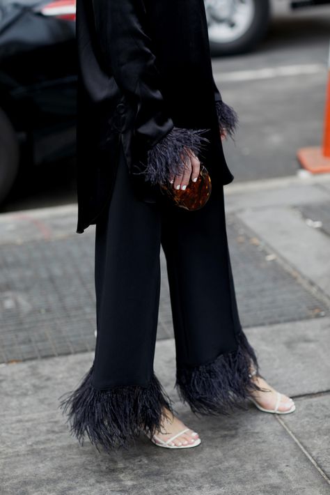 Feathers Street Style, Feather Trim Outfit, Feather Outfit Fashion, Feather Pantsuit, Feathered Pants, Feathers Outfit, Pants With Feathers, Feather Pants, Spring Nyc