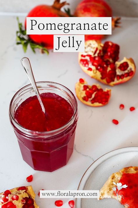 Small Batch Pomegranate Jelly Pomegranate Pepper Jelly, Pomegranate Jalapeno Jelly, Pomegranate Jelly Recipe, Pomegranate Curd, Pomegranate Jam, Pomegranate Jelly, Pomegranate Sauce, Watermelon Jelly, Jam Making