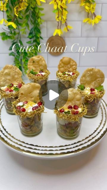 The Styled Graze Co. on Instagram: "We know you’ve loved the rest of this series, but this one is off the chaats 😍💛

#chaat #chaatmasala #snacks #streetfood #plattersofindia #desi #masala #singleserving #mumbaifoodie #graze #grazing #taste #curated #elite" Indian Food Party, Baked Indian Snacks, Chana Chat, Veg Starter Recipes, Veg Appetizers, Healthy Indian Snacks, Diwali Snacks, Veg Snacks, Indian Appetizers