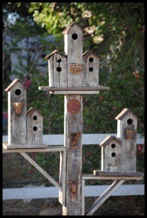 Cool Birdhouse - 22 Gorgeous And Unique Birdhouse Designs Beautiful Birdhouses, Birdhouses Rustic, Garden Birdhouses, Bird House Feeder, Rustic Backyard, Bird House Plans, Unique Bird Houses, Bird House Kits, Birdhouse Designs