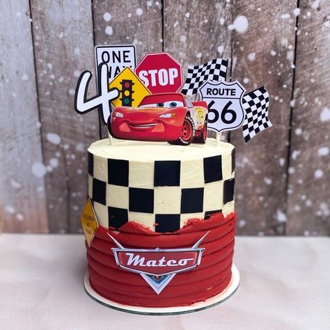 Cars Cake No Fondant, Lightning Mcqueen Birthday Cake Ideas, Cars Decorations Party Lightning Mcqueen, Cars Disney Birthday Cake, Disney Cars Theme Cake, Cars First Birthday Cake, Cars 2nd Birthday Party Cake, Cars Movie Cake Ideas, Pixar Cars Birthday Party Cake