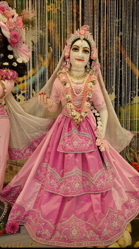 Radha Rani Dress Design, Radha Rani Dress, Deity Outfits, Deity Clothes, राधा रानी, Ganesha Photos, Iskcon Krishna, Diy Floral Decor, Laddu Gopal Dresses