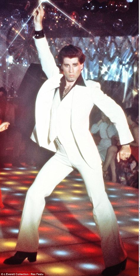 The original: Travolta first shot to fame as a disco dancer in Saturday Night Fever in 1977 Onda Disco, Musica Disco, Beau Film, Disco Fashion, Disco Fever, Saturday Night Fever, Disco Music, Night Fever, Disco Dance