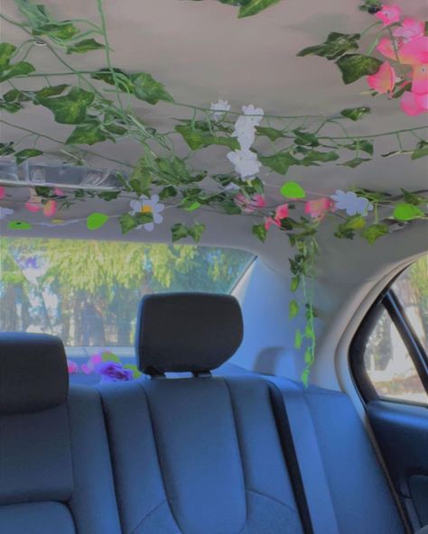 Fake Flower Car Ceiling, Maximalist Car Decor, Flower Car Roof, Vines In Car, Cottagecore Car Decor, Car Ceiling Decoration, Dream Car Interior, My Car Aesthetic, Cottagecore Car