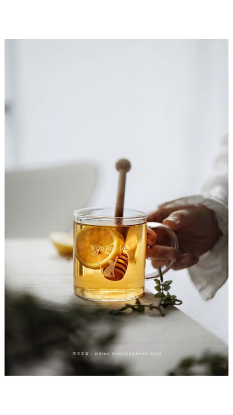 Coffee Advertising Photography, Herbal Tea Photography, Healing Tea Recipes, Photography Tea, Herbal Vinegar, Honey Breakfast, Tea Photography, Tea For Colds, Honey Photography