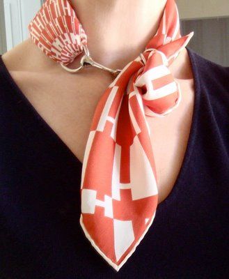 Ooooo....horse bit scarf ring!!!  LOVE IT! Hermes Scarf Ring, Scarf Knots, Ways To Wear A Scarf, Scarf Rings, Scarf Necklace, Square Silk Scarf, Horse Bits, Hermes Scarf, Scarf Tying