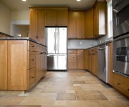 nutural browns on kitchen floor brings out the various tones in the honey oak cabinets Kitchen Floor Tile Design, Kitchen Flooring Trends, Kitchen Flooring Options, Best Flooring For Kitchen, Tile Floor Diy, Honey Oak Cabinets, Maple Kitchen Cabinets, Kitchen Floor Tiles Ideas, Painting Oak Cabinets