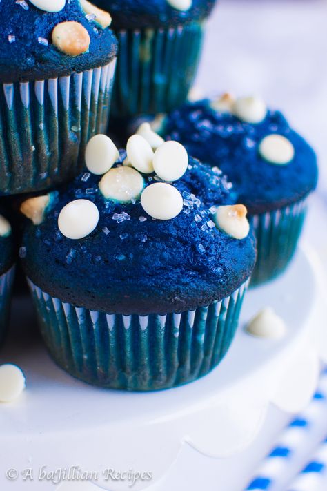 Blue Velvet Muffins - A baJillian Recipes Macaron Ice Cream Sandwich, Homemade Cupcake Recipes, Blue Velvet Cakes, Blueberry Muffin Recipe, Purple Food Coloring, Moist Muffins, Gooey Cookies, Purple Food, Blue Cupcakes