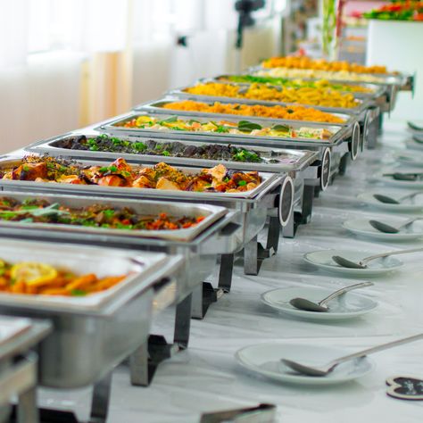 Catering Party Food, Buffet Dishes Display, Restaurant Set Up, Buffet Serving Dishes Food Displays, Sterno Buffet Set Up, Hot Food Buffet Ideas, Food Buffet Ideas Party, Hot Buffet Food Ideas Party, Buffet Table Ideas Decor Party Planning