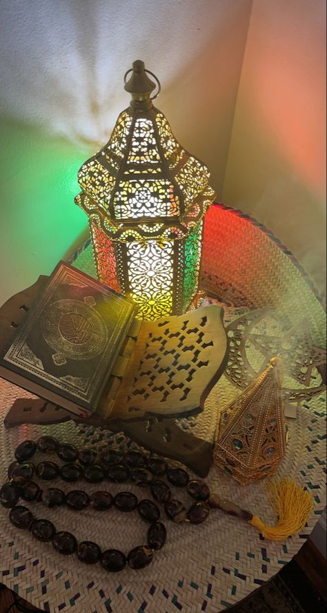 Ramzan Wallpaper, Love Letter To Girlfriend, Candle Light Photography, Mahe Ramzan, Ramzan Kareem, Beautiful Dpz, Brochure Design Layouts, Blur Image Background, Indian Beadwork