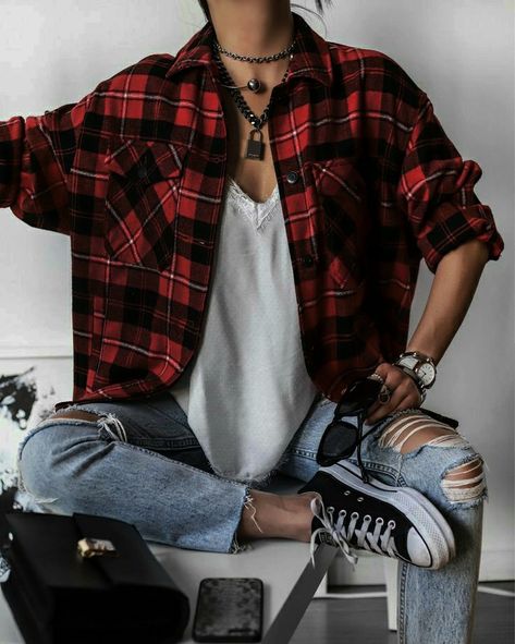 Red Check Shirt Outfit Women, Concert Style, Outfits Everyday, Look Grunge, Oc Outfits, Rock Festival, Flannel Outfits, Concert Fashion, Rock Outfit