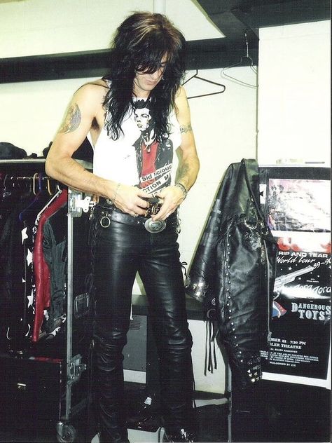 80s male look Kelly Nickels Aesthetic, 80s Glam Rock Fashion Men, 90 Rock Fashion, 80s Fashion Metal, 80s Rocker Outfit Men, 80s Glam Metal Aesthetic, 80s Rock Outfit Men, 80s Rocker Aesthetic, 80s Metal Outfits