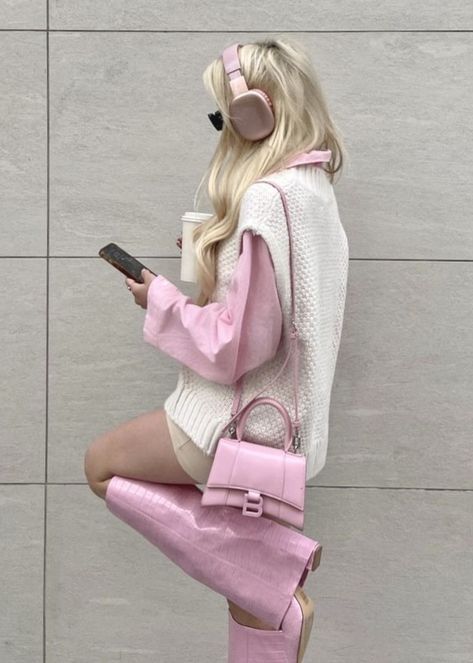 book lovers by emily henry Pink Lifestyle, Pink Boots, Trendy Fall Outfits, Pink Outfits, Fall Fashion Trends, Pink Outfit, Girly Outfits, Elegant Outfit, Fall Winter Outfits