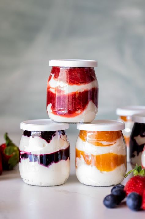 Breakfast Yogurt, Fruit And Yogurt, Yogurt Breakfast, Breakfast And Brunch, Fruit Cups, Fruit Breakfast, Homemade Yogurt, Yogurt Recipes, Make Ahead Breakfast