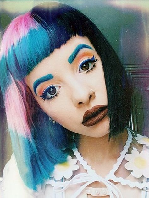 Melanie Martinez/Hair Colors | Melanie Martinez Wiki | Fandom ... Adele Hair, Melanie Martinez Makeup, Emo Haircuts, Melanie Martinez Songs, Split Dyed Hair, Alice Liddell, Steal Her Style, Brown Lipstick, Split Hair