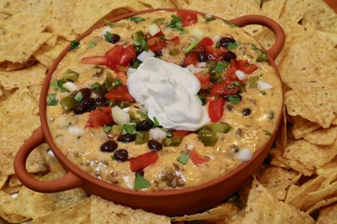 Velveeta Cheese Dip is an easy gluten-free snack to prepare when hosting a big party. Check out our four favourite Mexican Queso recipes! Mexican Queso Recipe, Velvetta Cheese Dip, Queso Dip Velveeta, Queso Recipes, Mexican Queso, Velveeta Cheese Dip, Recipes With Velveeta Cheese, Cheese Dip Mexican, Jalapeno Cheddar Cornbread