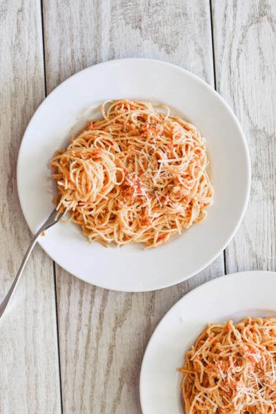 Rachel Schultz: TOMATO PESTO ANGEL HAIR Aesthetic Bread, Tomato Basil Pesto, Pesto Dishes, Angel Hair Pasta, How To Make Pesto, Tomato Pesto, Angel Hair, Healthy Pastas, Basil Pesto