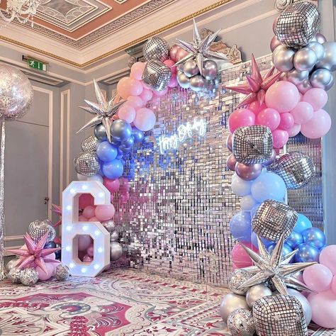 Pop star Party 🎤✨ Beautifully planned and styled by @notorious_kids and all the amazing ballons by @balloon_bouquets We provided -… | Instagram Taylor Swift Balloon Backdrop, Pop Star Party Ideas, Pop Star Birthday Party Ideas, Birthday Era Party, Taylor Swift Theme Birthday Party, Taylor Swift Balloons, Taylor Swift Balloon Arch, Popstar Birthday Party, Disco Bday Party