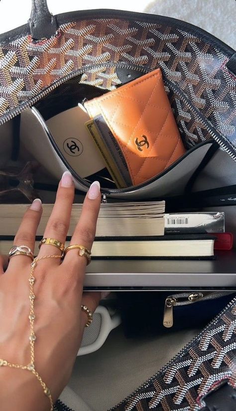 Tam Kaur, Inside My Bag, Purse Essentials, Handbag Essentials, Goyard Bag, Luxe Life, What In My Bag, Healthy Lifestyle Inspiration, Bags Aesthetic