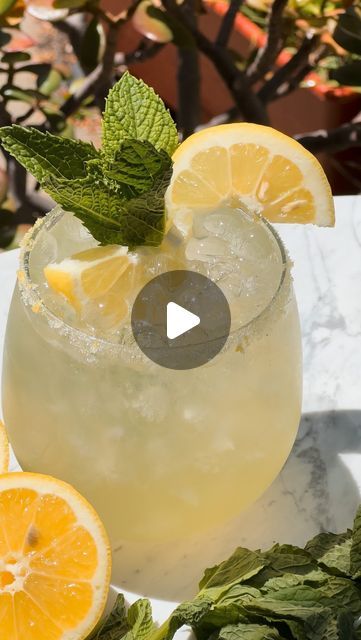 Regan Claire on Instagram: "SPARKLING MINT LEMONADE! 🍋Non-alcoholic, refined sugar free & anti-inflammatory. Follow @tasteofliberation for more anti-inflammatory recipes & mocktails. ❤️

I used to completely buy into the alcohol industry’s advertisements of alcohol making any summer activity more fun. 

I also learned firsthand that it’s NOT WORTH feeling like complete crap after spending a day out drinking in the sun with friends. 

Skip the white claw and opt for this sparkling mint lemonade to keep you hydrated, energized, and sharp. 💛

🍋Sparkling Mint Lemonade 🍋

🍋Juice from 2 organic lemons
🍋10 organic mint leaves 
🍋20 drops of monk fruit (more or less for desired sweetness) 
🍋Top with soda water 
🍋Pinch of sea salt 
🍋Rim with lemon zest/monk fruit 

Directions 

Add everyth Lemonade Juice, Gold Drinks, Homestead Kitchen, Inflammatory Recipes, Mint Lemonade, White Claw, Monk Fruit, Liver Detoxification, Soda Water