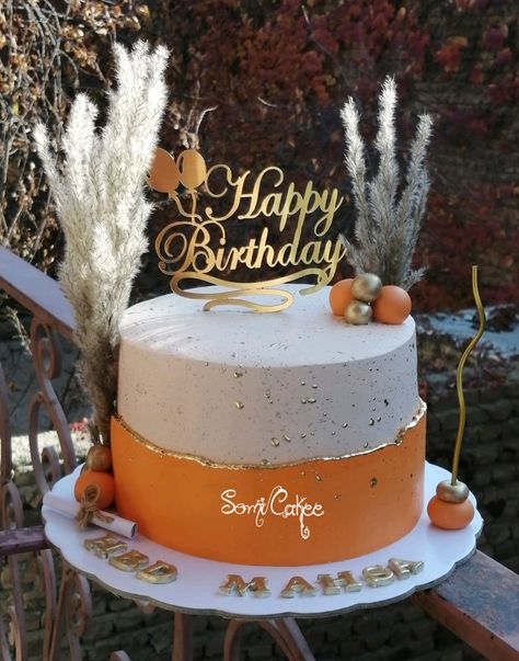 Orange And White Birthday Cake, Birthday Cake Orange Color, Orange Color Cake Birthday, Orange Theme Cake, Orange Cake Icing, Orange Cake Design, Orange Color Cake, Birthday Cake For Women Elegant, Orange Birthday Cake