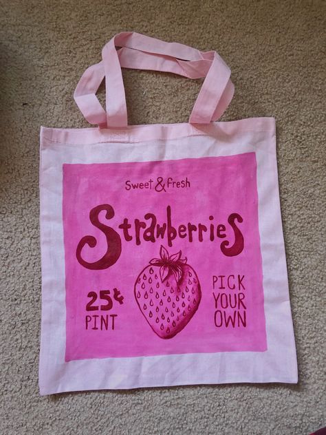 Pink Tote Bag Aesthetic, Tote Bag Painting Ideas Coquette, Canvas Bag Painting Ideas Aesthetic, Diy Painted Tote Bag Ideas, Painted Tote Bag Aesthetic, Diy Tote Bag Painting Ideas, Strawberries Painting, Tote Bag Painting Ideas, Bag Painting Ideas