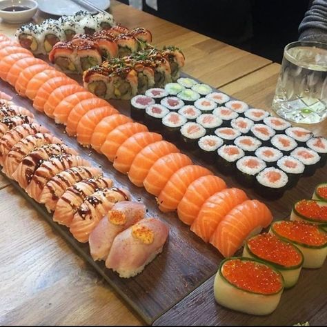 Sushi Platter, Sushi Recipes, Food Goals, Japan Food, Food Platters, Food Obsession, All You Can, Finger Food, Pretty Food