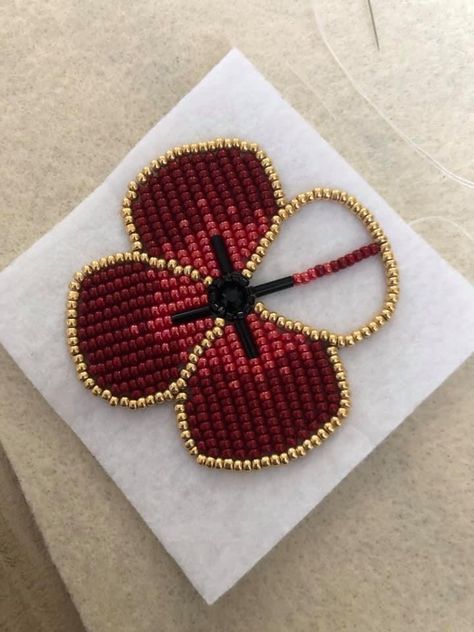 Beaded Flowers Patterns, Native Beading Patterns, Beadwork Designs, Bead Embroidery Tutorial, Beaded Earrings Diy, Bead Sewing, Bead Embroidery Patterns, Beaded Earrings Patterns, Beadwork Patterns