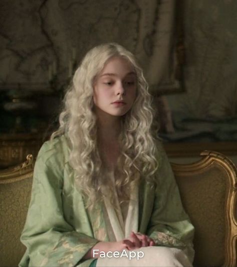 Elle Fanning Curly Hair, Targaryen Face Claims Female, Elf Face Claim, White Hair Face Claim, Chrysalis Aesthetic, Face Claims Female Blonde, Elle Fanning Aesthetic, Prince Aemond Targaryen, Marauders Cast