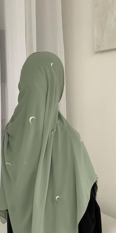 Green Abaya, Green Hijab, Islamic Modest Fashion, Hijab Designs, Hijab Style Tutorial, Modesty Outfits, Muslim Outfits Casual, Muslim Fashion Hijab Outfits, Hijab Aesthetic