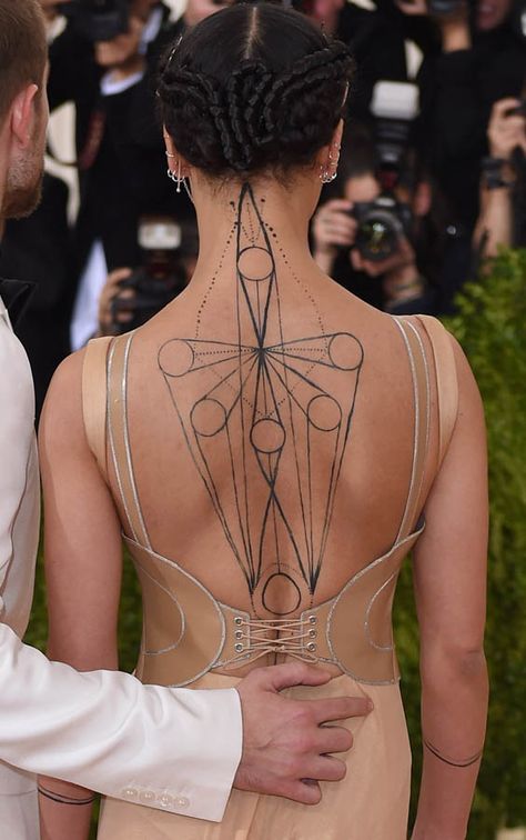 Fka Twigs Tattoo Ideas, Fka Twigs Met Gala, Fka Twigs Tattoo, New Age Tattoo, 42 Tattoo, Tattoo Placement Ideas, Jagua Henna, Best Tattoo Ideas, Fka Twigs