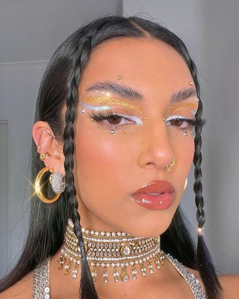 ROWI SINGH⚡️🌻 (@rowisingh) • Instagram photos and videos Half Lashes, Heat Index, Glitter Eye, Stone Cold Fox, Loose Glitter, Glitter Glue, Glitter Eyes, Gold Baby, Costume Makeup