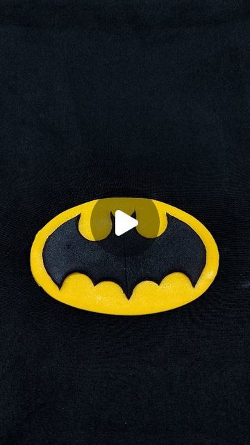 Diy Batman Cake, Batman Pasta, Batman Fondant, Easy Batman Cake, Batman Cake Topper, Batman Diy, Car Cake Toppers, Batman Car, Logo Cake