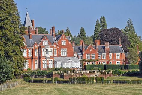 Bagshot Park, Prince Edward And Sophie, Edward And Sophie, Brad Pitt Angelina Jolie, England Rugby Team, Army Chaplain, Lloyd Banks, Crown Estate, Surrey England