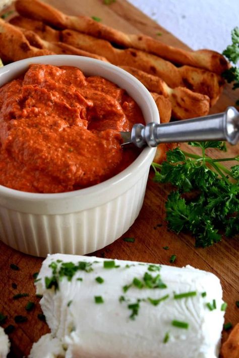 Roasted Red Peppers Recipes, Red Pepper Pesto, Pepper Pesto, Red Pepper Recipes, Roasted Red Pepper Dip, Red Pesto, Roasted Red Pepper Hummus, Red Pepper Hummus, Walnut Pesto