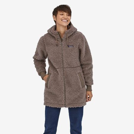 Outdoor Gifts for Women by Patagonia Patagonia Outdoor, Boho Winter Outfits, Outdoor Gifts, Autumn Wardrobe, Winter Boho, Fall Days, Mountain Town, Hooded Parka, Womens Parka