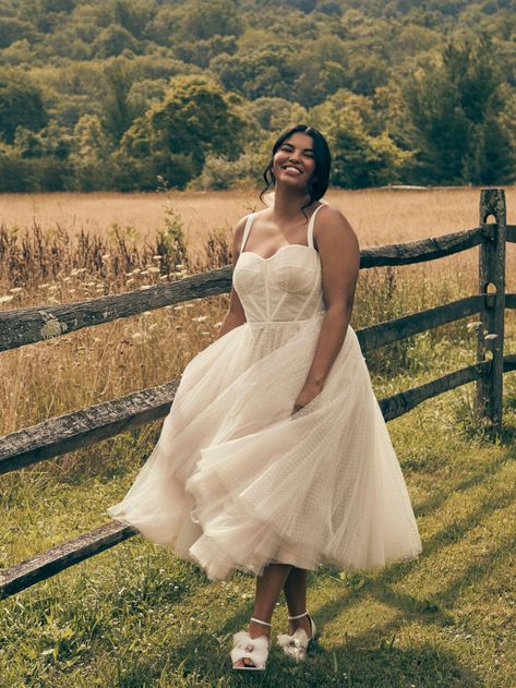 Ohhh! Anthropologie's Bridal Retailer, BHLDN is Launching Plus Bridal! Anthropologie Bridal, Bride Era, Reception Dresses, By Watters, Plus Size Brides, Civil Wedding Dresses, Tea Length Wedding, Plus Size Bride, Plus Size Bridesmaid