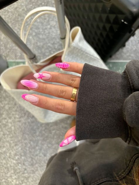 Nail Ideas For Back To School Almond, Acrylic Nails Ideas Back To School, Almond Nails School, Nails Back To School 2024, 2024 Nail Inspo Almond, Funky Pink Nails, Back To School Nails Almond, Pink And Purple Nails Designs, Almond Nails Purple