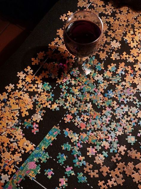 Family Date Aesthetic, Winter Wine Aesthetic, Date Night Inspiration, Fall Date Night Aesthetic, Doing A Puzzle Aesthetic, Puzzle Date Night Aesthetic, Cozy Game Night Aesthetic, Doing Puzzles Aesthetic, Cozy Winter Activities