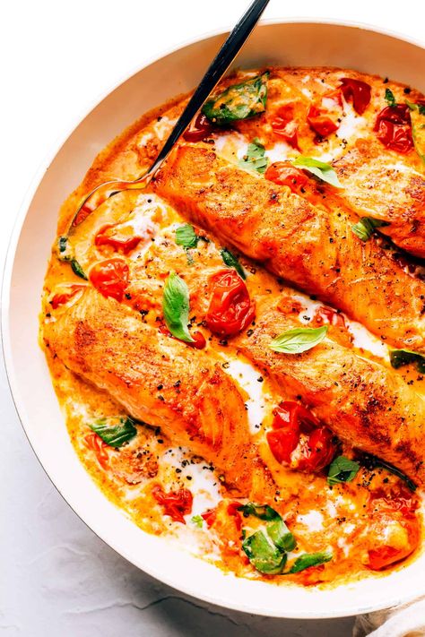 Tomato Basil Cream Sauce, Burst Tomato, Salmon With Cream Sauce, Simple Side Salad, Basil Cream Sauce, Oven Salmon, Cherry Tomato Recipes, Sauce For Salmon, Cherry Tomato Sauce