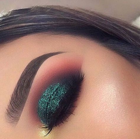 gorgeous dark green eye Machiaj Smokey Eyes, Make Up Designs, Video Makeup, Makeup Tip, Make Up Inspiration, Green Makeup, Beauty Make-up, Pinterest Makeup, Makijaż Smokey Eye