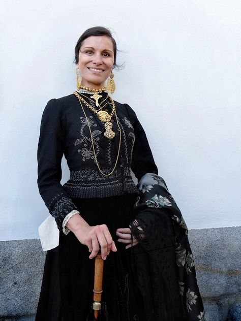 Rancho Outfits, Portugal Clothes, Portuguese Clothing, Porto Portugal, Traditional Clothing, Traditional Outfits, Cosplay Costumes, Lace Skirt, Bell Sleeve Top