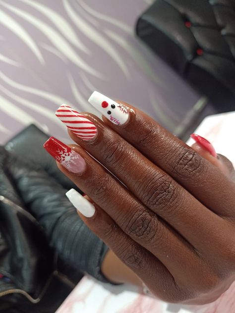 Medium Coffin Christmas Nails, Medium Length Nails Christmas, Christmas Nail Designs Medium Length, Christmas Full Set Nails, Christmas Nails For Black Women, Black And Nails White, Xmas Nails Black, Winter Coffin Acrylic Nails, Merry Christmas Nails 2023