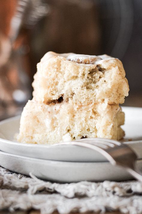 Quick and easy, no yeast, no rise cinnamon rolls made with biscuit dough.  They're soft, tender, fluffy, and ready to eat in about an hour. Biscuit Dough Cinnamon Rolls, No Rise Cinnamon Rolls, Easy Biscuit Dough, Orange Cinnamon Rolls, Biscuit Cinnamon Rolls, Raisin Scones, Easy Biscuit, Rolls Homemade, Cinnamon Scones