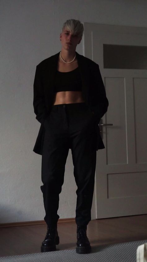 Anna Rommel, Gay Girl Outfits, Clubbing Style, Butch Lesbian Fashion, Enby Style, Masc Outfits For Women, Mode Queer, Gay Outfits, Butch Fashion