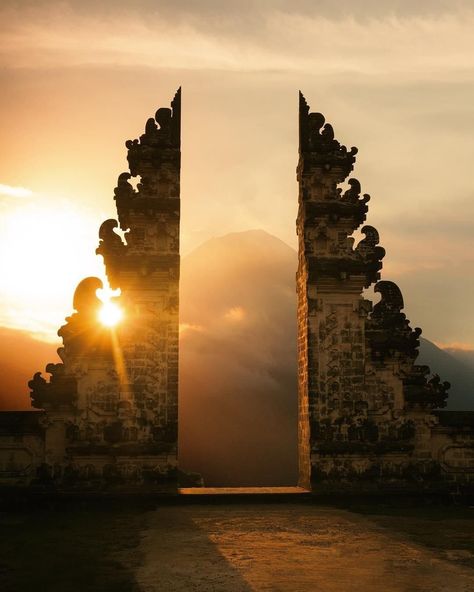 Discovery on Instagram: ““Sunset at Heaven's Gate at Pura Lempuyang Luhur Temple in Bali, Indonesia, can be a magical experience. It's no wonder it's one of Bali's…” Temple Bali, Bali Sunset, Voyage Bali, Heaven's Gate, Bali Travel, Alam Yang Indah, Pictures Images, Planet Earth, Awe Inspiring