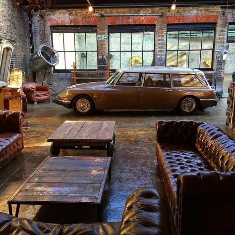 Great beginnings for a man-cave Loft Garage, Garage Car, Garage Loft, Vintage Industrial Decor, Industrial Bedroom, Vintage Industrial Furniture, Garage Interior, Its A Mans World, Man Cave Garage