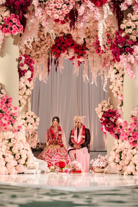 Indian wedding décor is not a one-size-fits-all. We're bringing you Indian wedding décor inspiration for couples of all styles. Wedding Decors In India, Pink Wedding Indian, Indian Wedding Theme Colors, Floral Theme Wedding Decoration, Indian Style Wedding, Flower Decoration For Wedding, Wedding Color Schemes Indian, Flowers Indian Wedding, Indian Wedding Flower Decoration