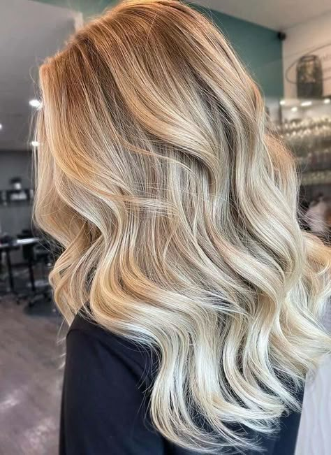 Graceful Blonde Hair Color Shades to Show Off in 2022 - Stylezco Light Blonde All Over Color, Blonde Haircuts 2023, Blonde Hair Color For Fall, Blonde Hair 2022 Fall, Hair Styles 2022, Fall Hair Colors For Blondes 2022, Blonde Hair 2022, Fall 2022 Blonde Hair Trends, Fall Hair Colors 2022 Trends Blonde Highlights